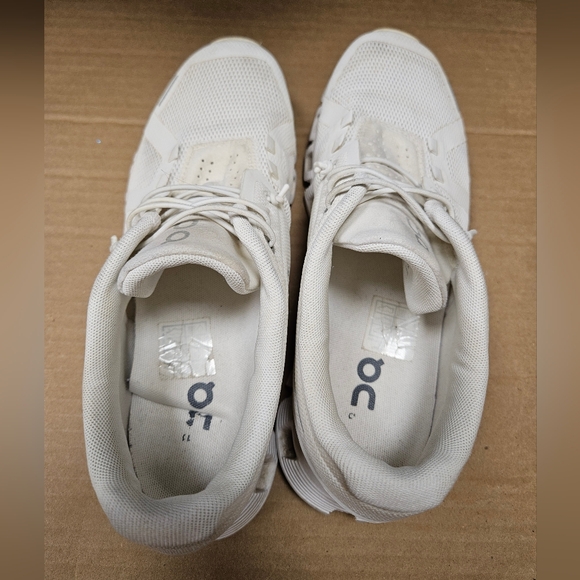On Cloud On Running White Sneakers Size 7.5 - Picture 2 of 9